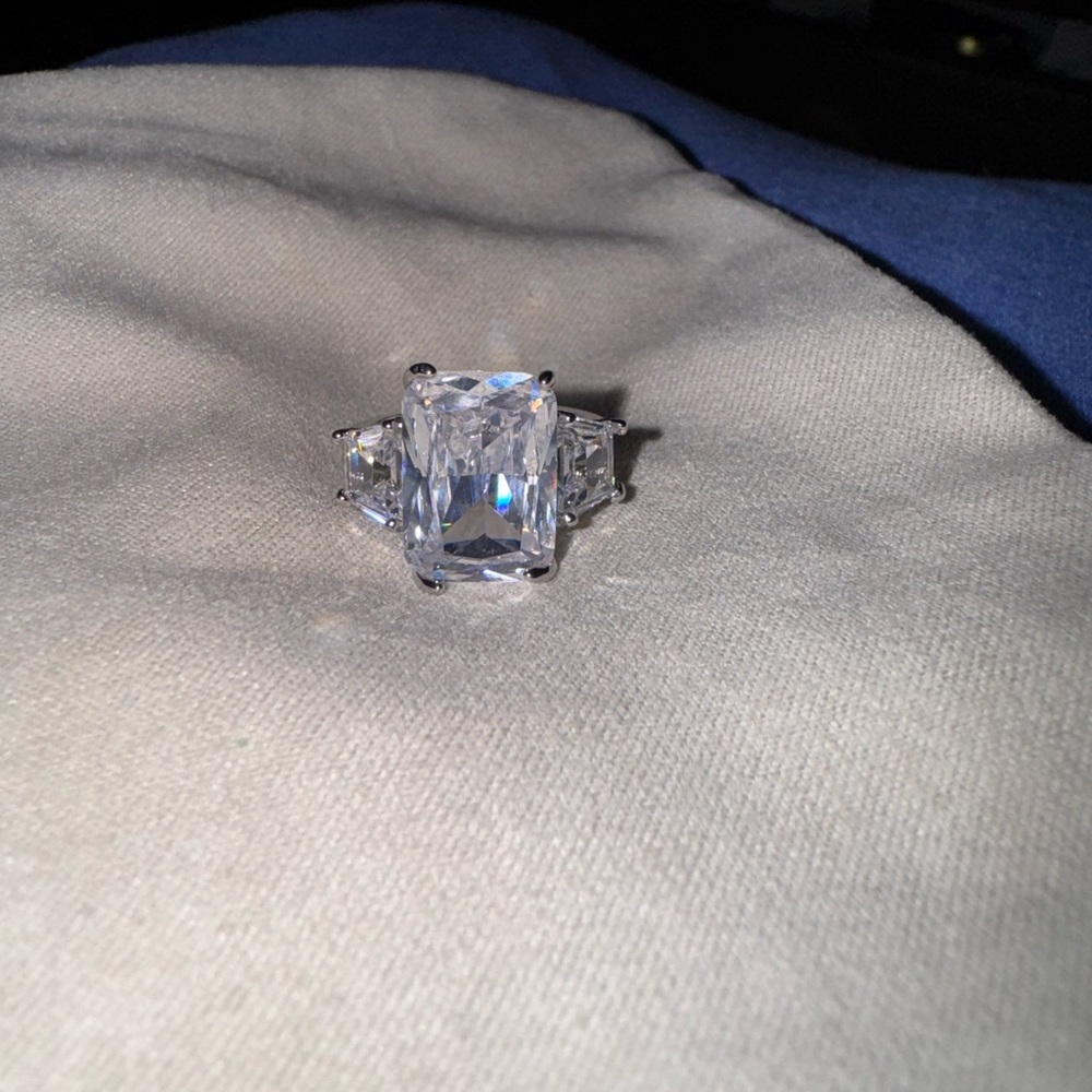 Radiant Silver Women's Ring with Clear Gemstone